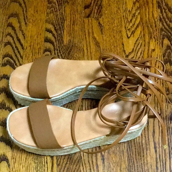 Becker & Bond Platform Sandals - Picture 2 of 9